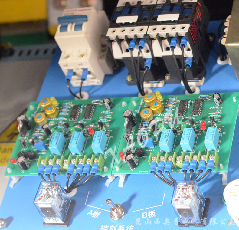 SBW-F/2000KVA三相全自動(dòng)補償電力大功率柱式穩壓柜